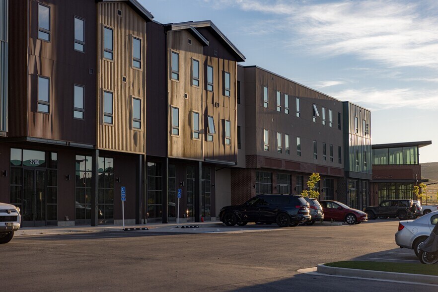 More Photos Of Kearns Blvd, Park City Storefront Retail Office For Lease