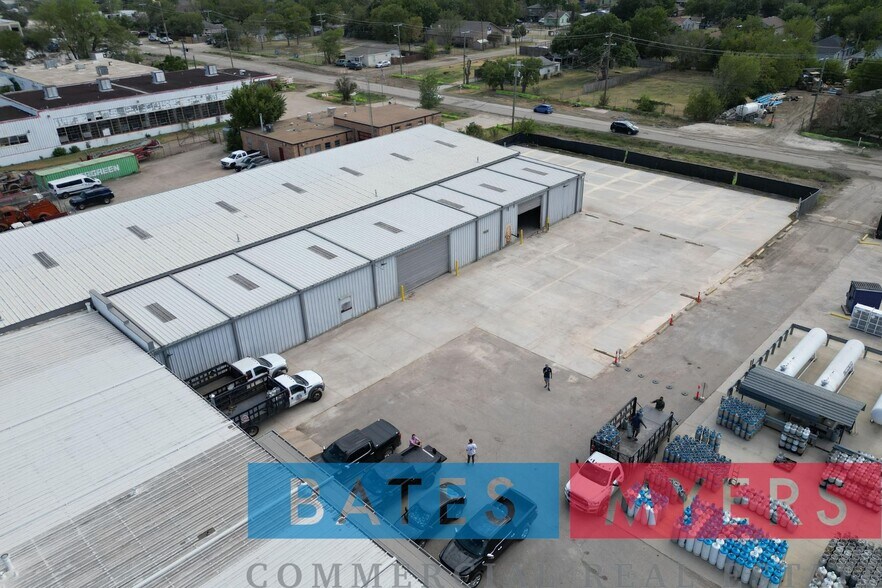 More Photos Of 2632 Chalk Hill Rd, Dallas Distribution For Lease