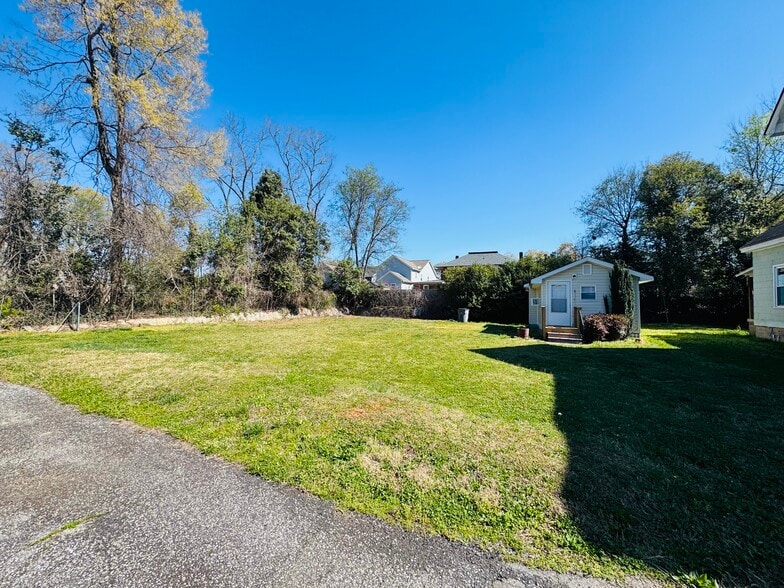 More Photos Of 8 Metropolitan Dr, Greenville Office For Sale