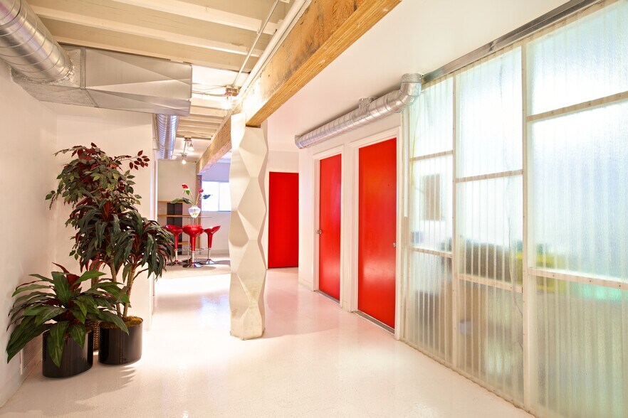 More Photos Of 550 S Oleander Rd, Palm Springs Office For Lease