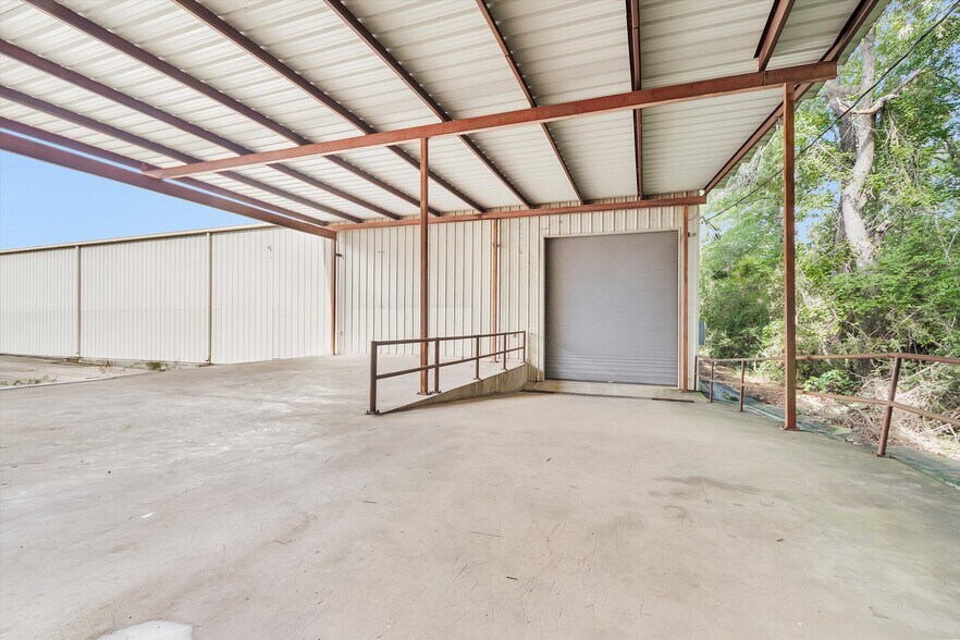 More Photos Of 1207 N Fm 3083 Rd, Conroe Distribution For Lease