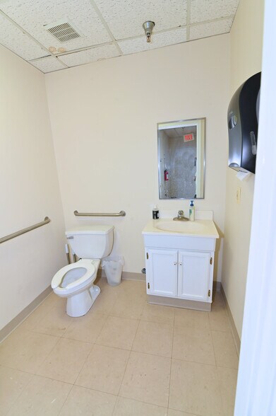 More Photos Of 6 Industrial Park, Waldorf Medical For Lease