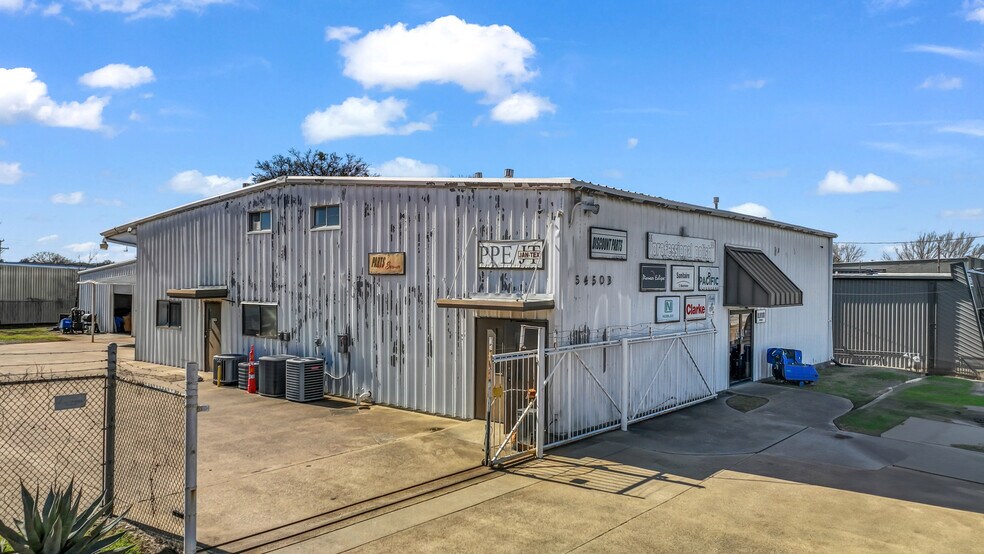 Primary Photo Of 5308 Sun Valley dr, Fort Worth Flex For Sale