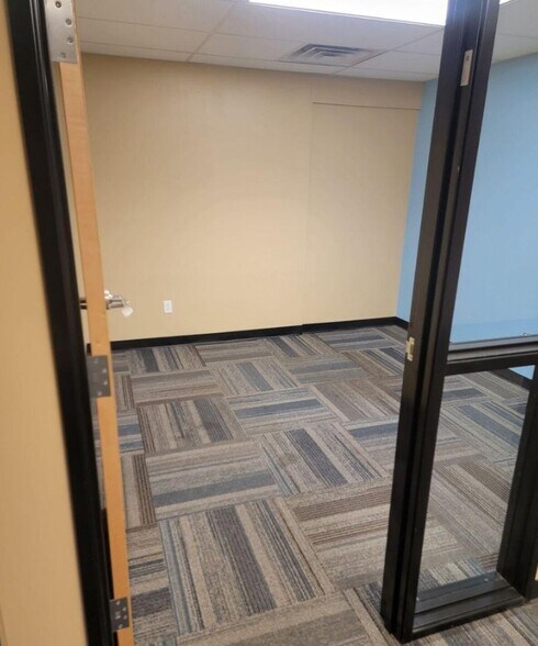 More Photos Of 2705 N 4th St, Flagstaff Office For Sale