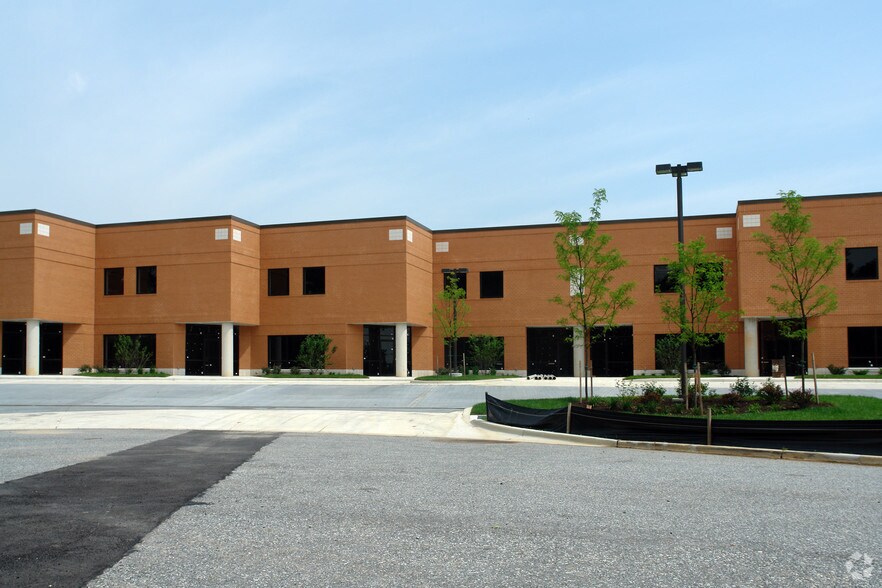 More Photos Of 7806 Braygreen Rd, Laurel Light Distribution For Lease