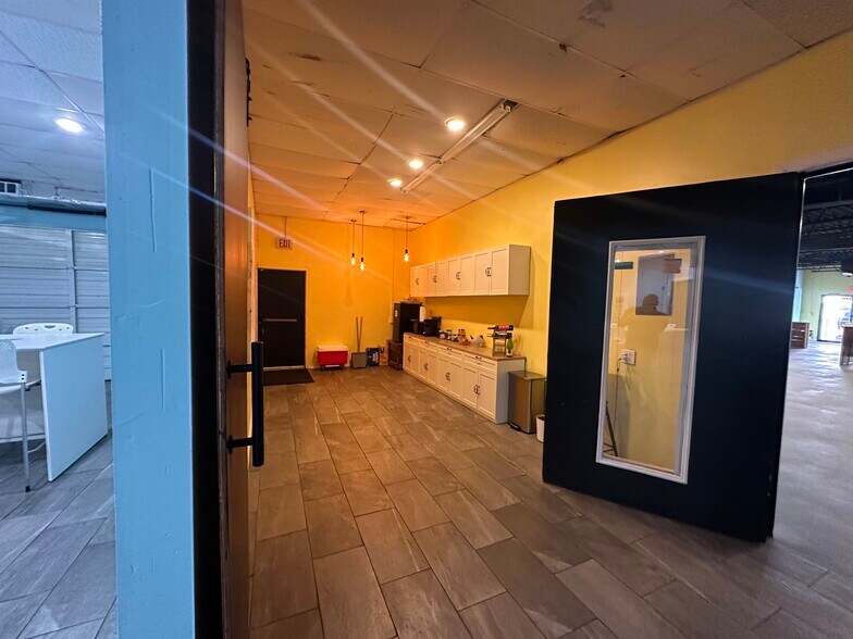 More Photos Of 8934 Broadway St, San Antonio Freestanding For Lease