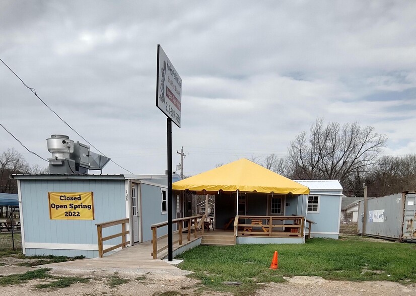 Primary Photo Of 108 N Main St, Spavinaw Restaurant For Sale