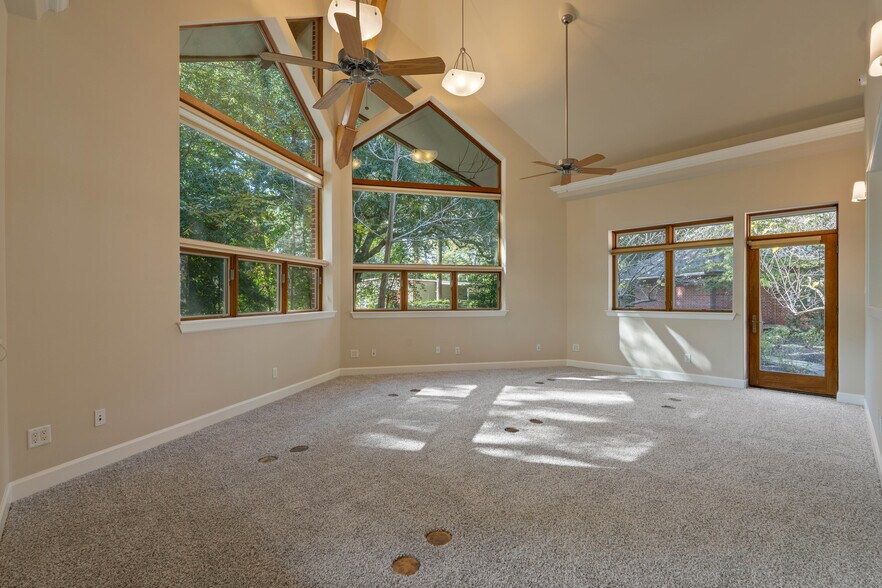 More Photos Of 16621 Hereford Dr, Tomball Flex For Sale