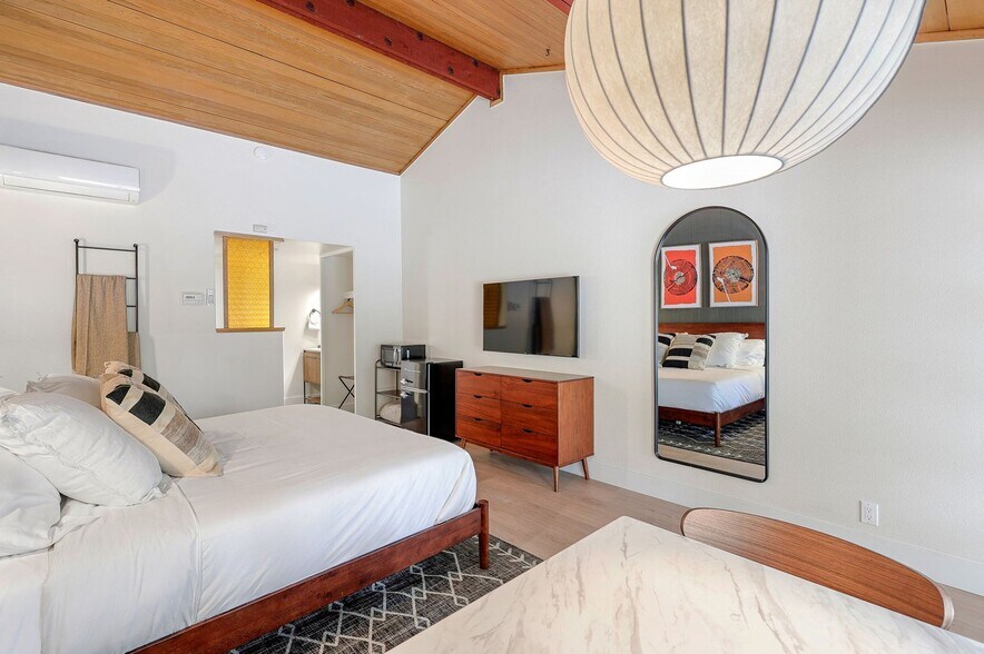More Photos Of 4727 Dunsmuir Ave, Dunsmuir Hotel For Sale