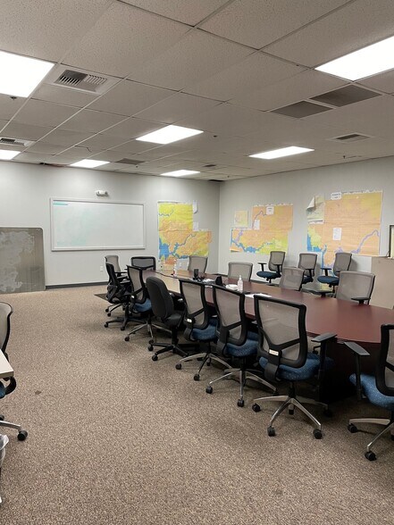 More Photos Of 2015 Challenger Ave, Oroville Light Manufacturing For Lease