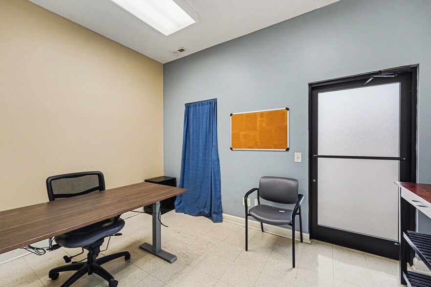 More Photos Of 208 W Salisbury St, Asheboro Medical For Lease