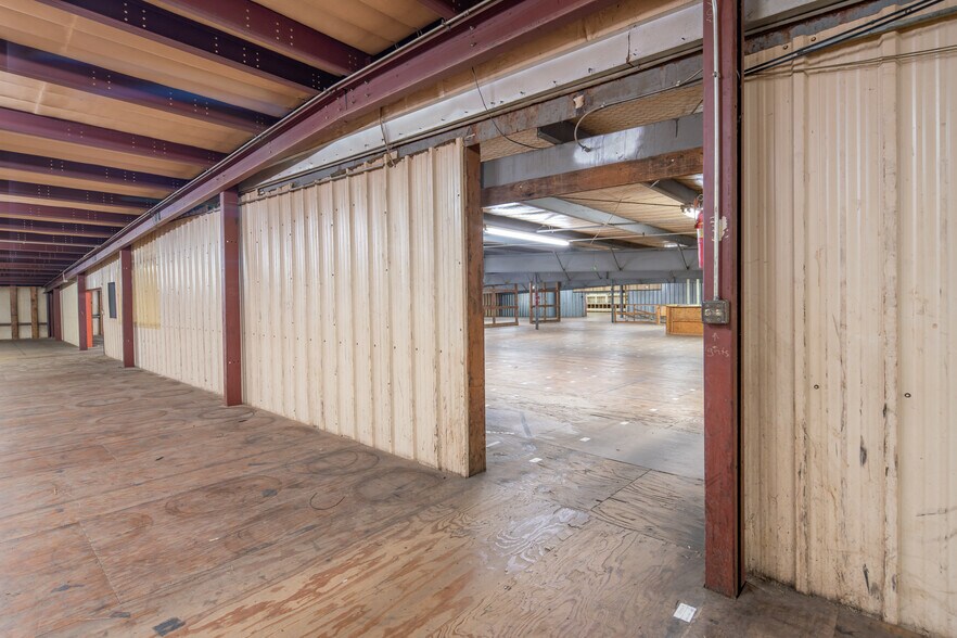 More Photos Of 2516 9th St, Great Bend Warehouse For Sale