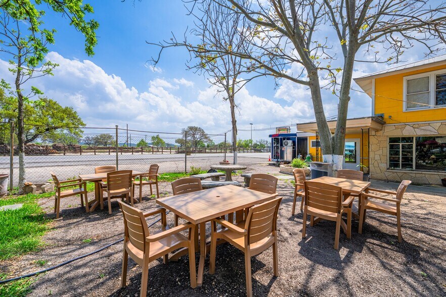 More Photos Of 4455 Highway 27, Kerrville Flex For Sale