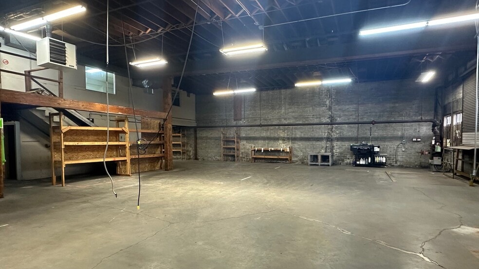 More Photos Of 735 Commerce Ave, Longview Industrial For Lease