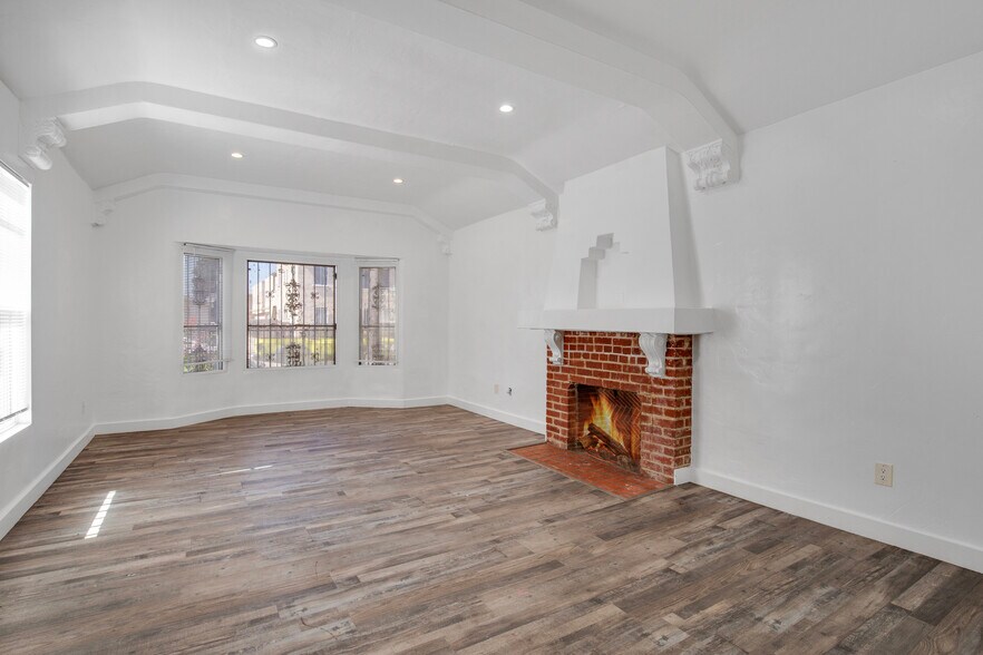 More Photos Of 520 W 82nd St, Los Angeles Apartments For Sale
