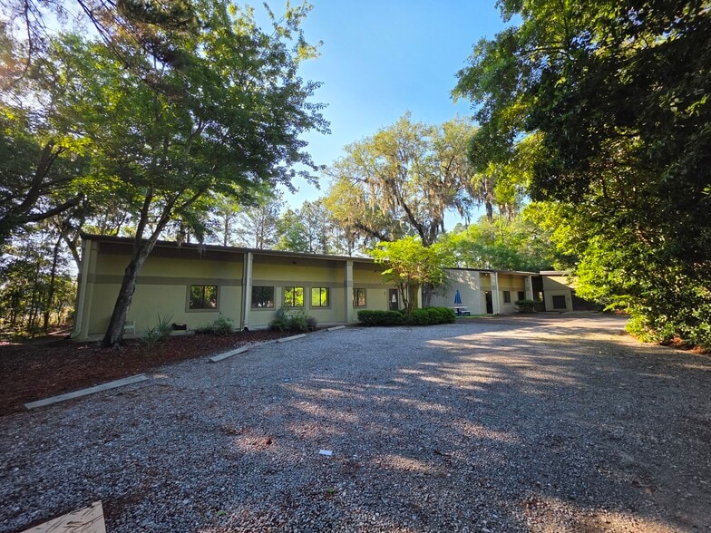 More Photos Of 16 Finch St, Hilton Head Warehouse For Sale
