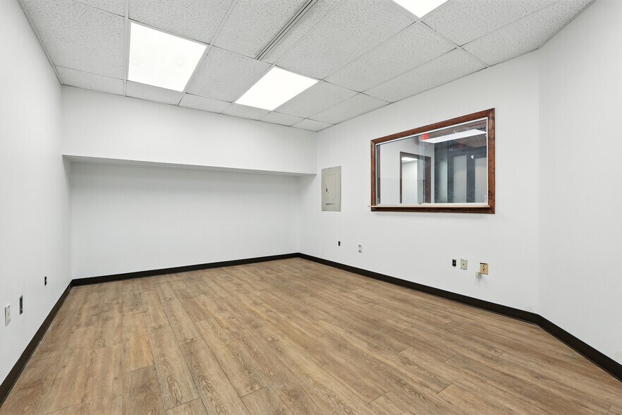 More Photos Of 117 Park Ave, West Springfield Office For Sale
