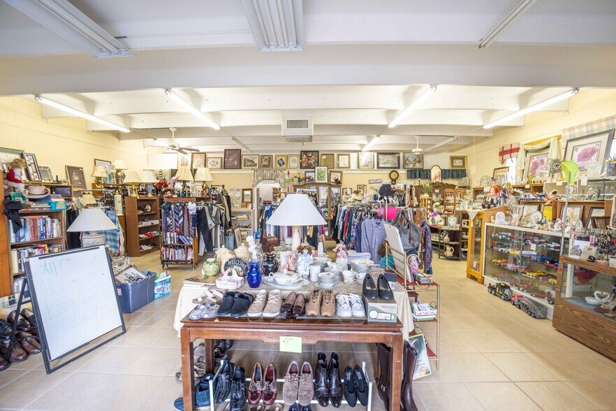 More Photos Of 619 N Dixie Ave, Fruitland Park General Retail For Sale