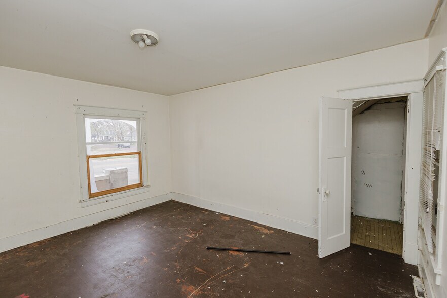 More Photos Of 123 E Madison Ave, Arkansas City Apartments For Sale