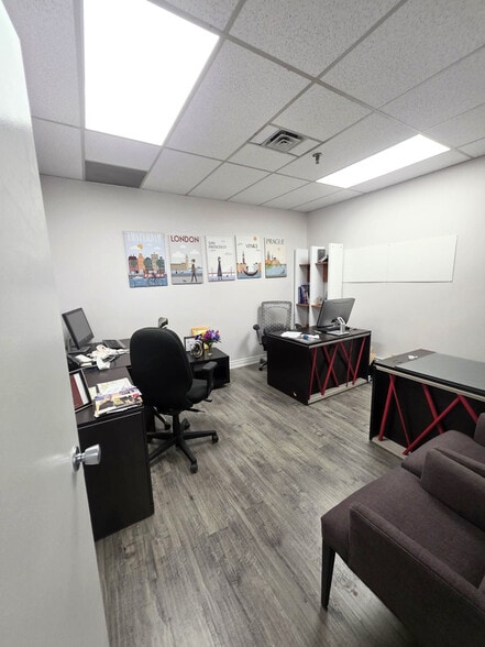 More Photos Of 10720 Yonge St, Richmond Hill Storefront Retail Office For Lease