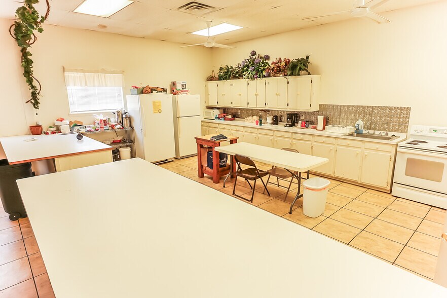 More Photos Of 5805 HWY 135, Gladewater Flex For Sale