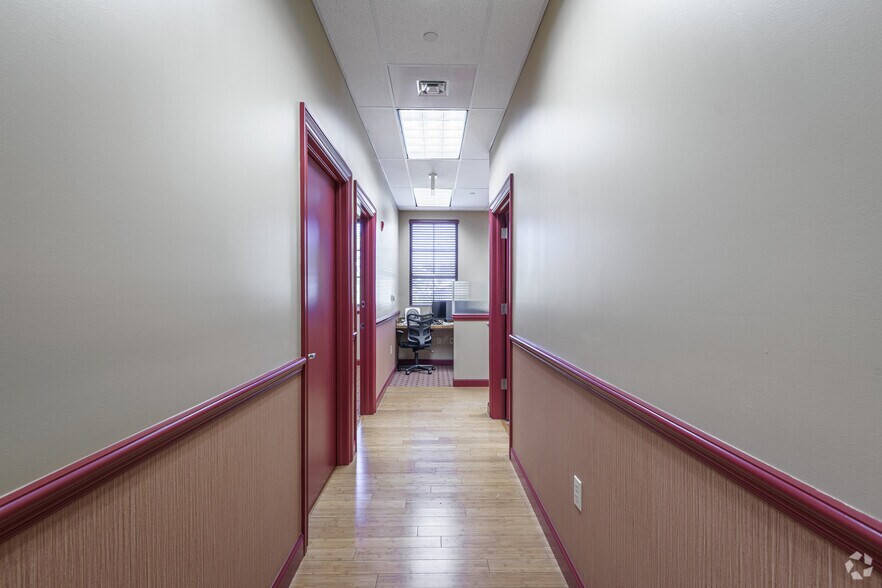 More Photos Of 850 NW Federal Hwy, Stuart Office For Lease