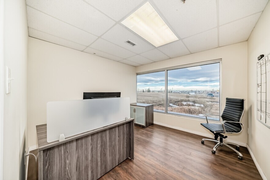 More Photos Of 1803 60th St SE, Calgary Mixed Retail For Sale