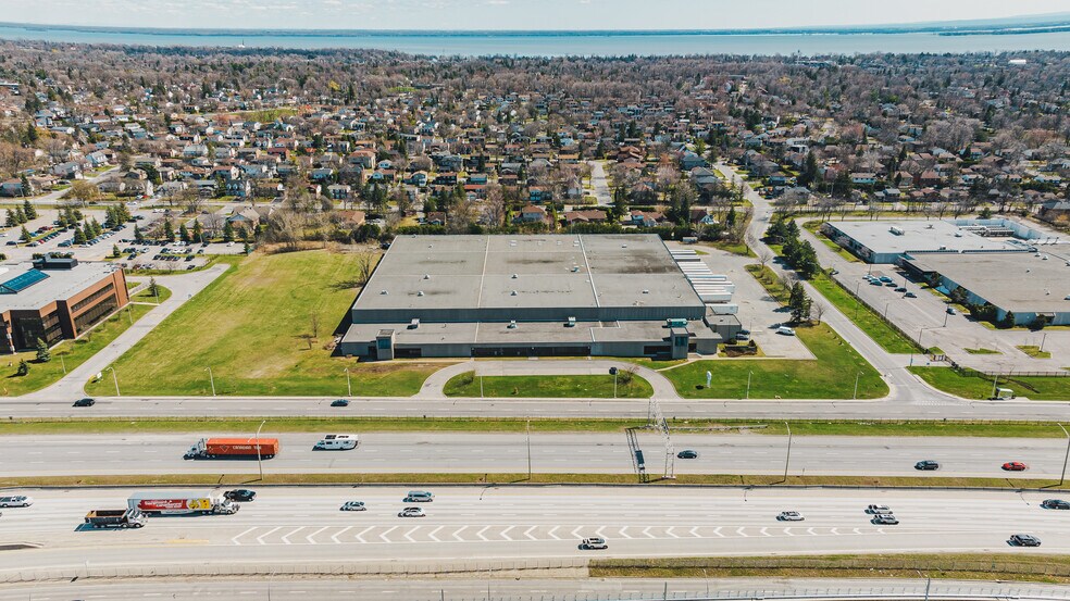 More Photos Of 17400 Rte Transcanadienne, Kirkland Warehouse For Lease