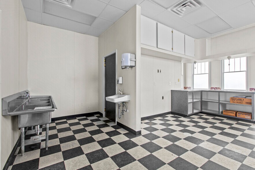 More Photos Of 470 N 4th St, Aurora Freestanding For Sale