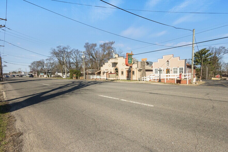 More Photos Of 310 E Buffalo St, New Buffalo General Retail For Sale