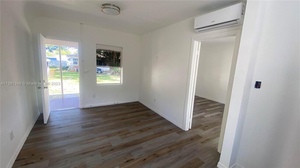 More Photos Of 1943-1947 Buchanan St, Hollywood Apartments For Sale