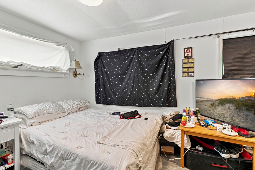 More Photos Of 127 Inlet Rd W, Hampton Bays Hospitality For Sale