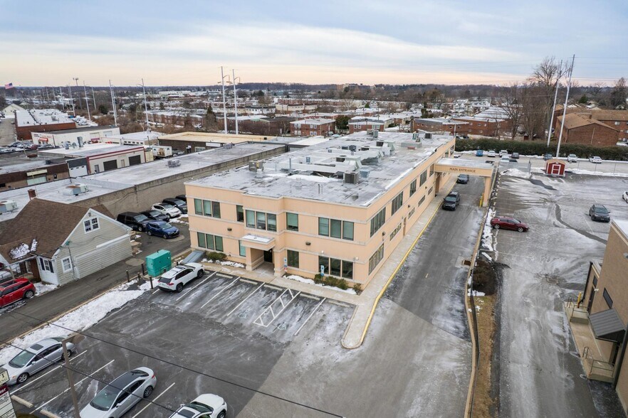 More Photos Of 2000 Grant Ave, Philadelphia Medical For Sale