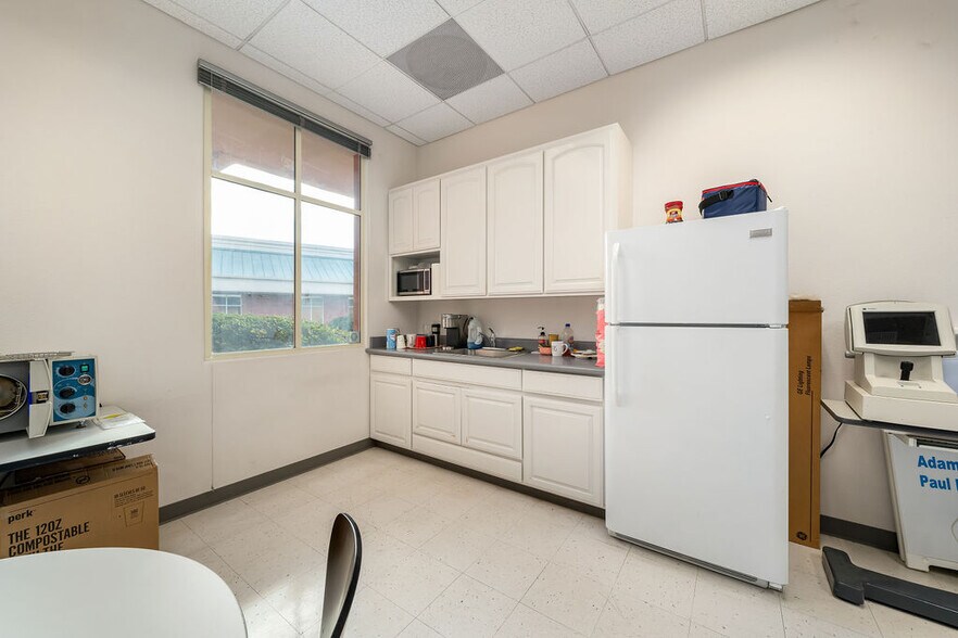 More Photos Of 104 Gateway Center Dr, Paso Robles Office Residential For Lease