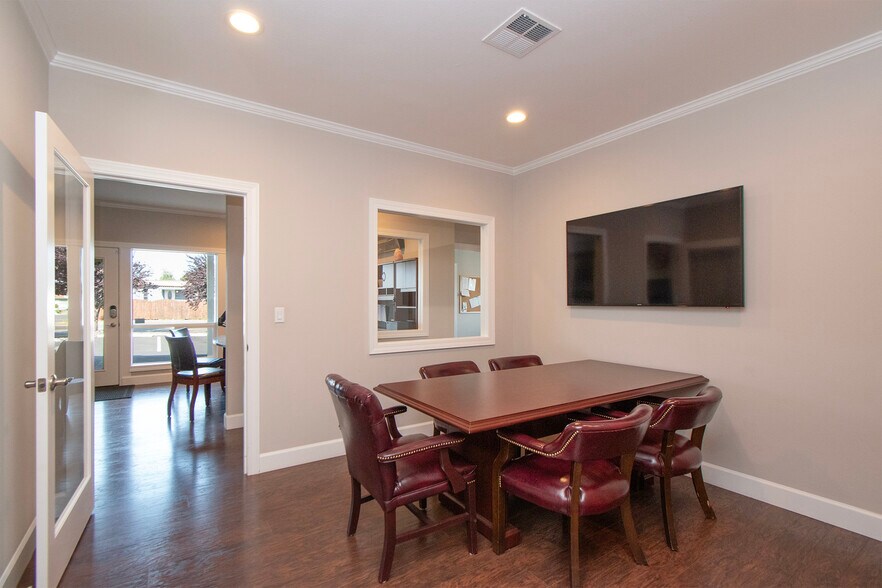 More Photos Of 495 Spruce St, Sequim Office For Sale