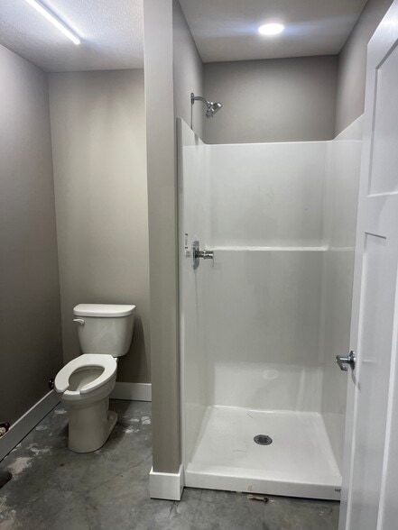 More Photos Of 3528 14th Ave, Council Bluffs Flex For Lease
