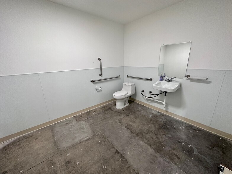 More Photos Of 701 Topeka Way, Castle Rock Manufacturing For Sale