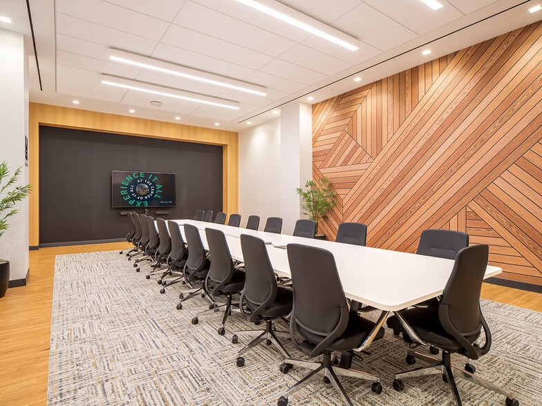 More Photos Of 2461 S Clark St, Arlington Office For Lease