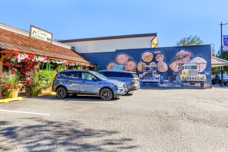 More Photos Of 8030 Railroad Ave SE, Snoqualmie Supermarket For Sale