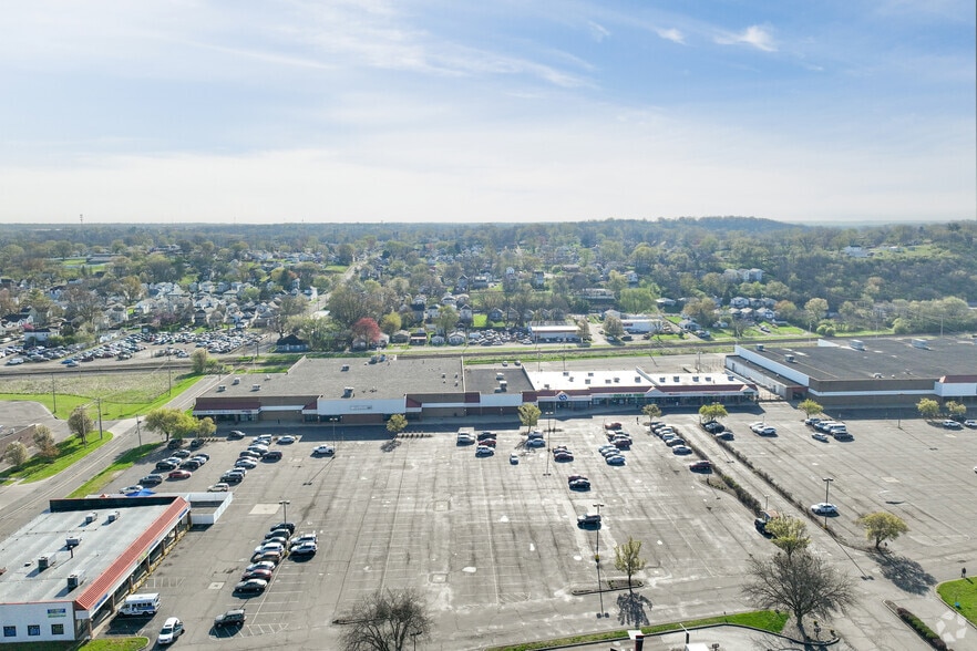 More Photos Of 1720-1770 S Erie Blvd, Hamilton General Retail For Lease