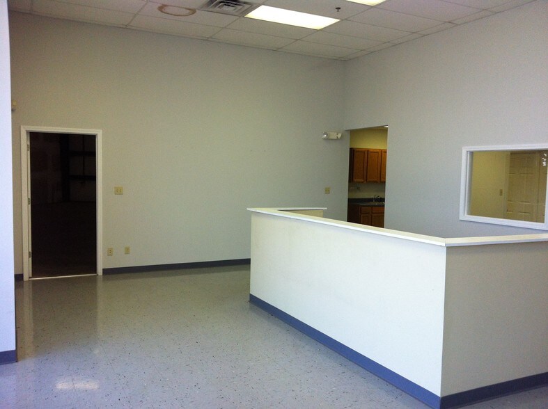 More Photos Of 226 Peterson Dr, Elizabethtown Warehouse For Lease