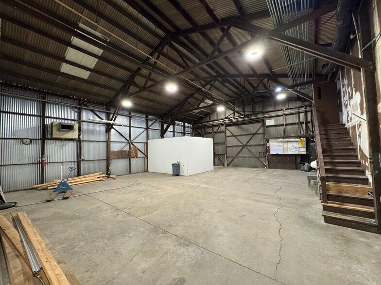 More Photos Of 1704 Kathleen Ave, Sacramento Flex For Lease