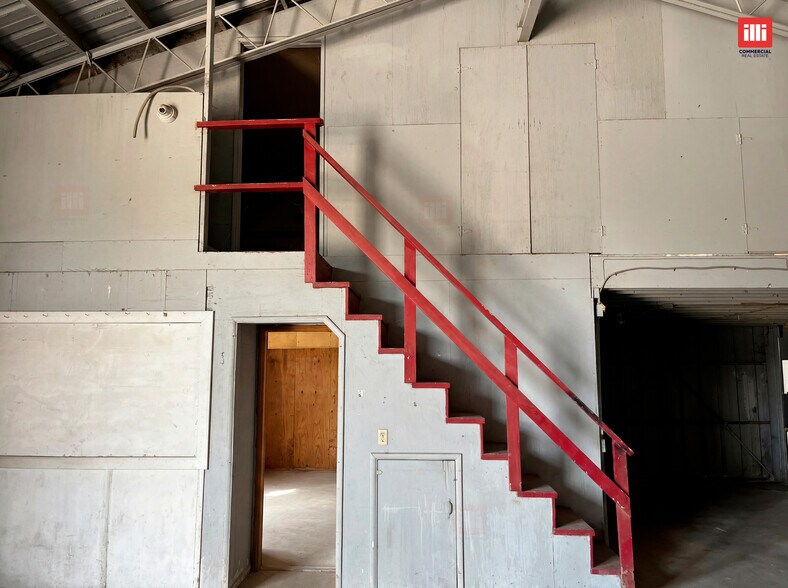 More Photos Of 11040 Nardo St, Ventura Warehouse For Lease