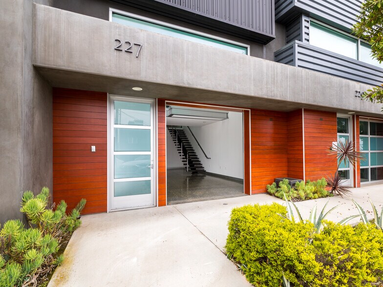 More Photos Of 227 California St, El Segundo Loft Creative Space For Lease
