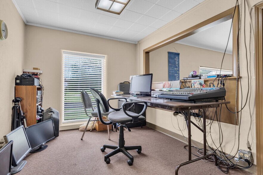 More Photos Of 727 4th St, Healdton Specialty For Sale