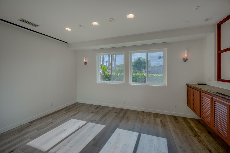 More Photos Of 829 2nd St, Encinitas Office For Lease