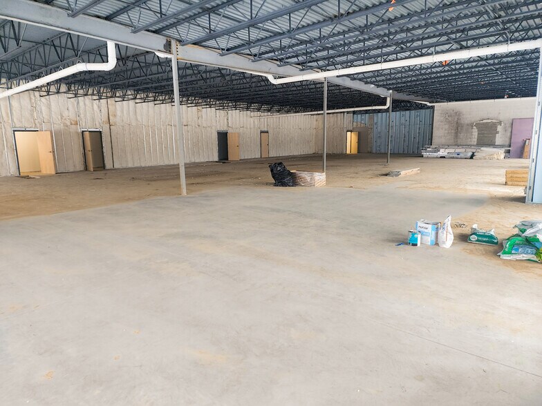 More Photos Of 4233-4239 W Saginaw Hwy, Lansing Freestanding For Lease