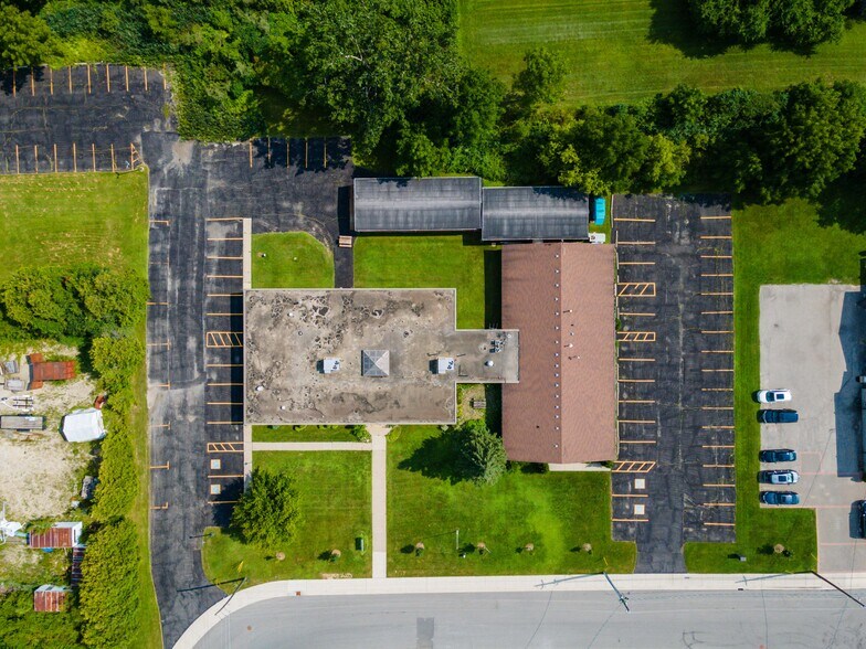 More Photos Of 1540 N Routledge Park, London Office For Lease