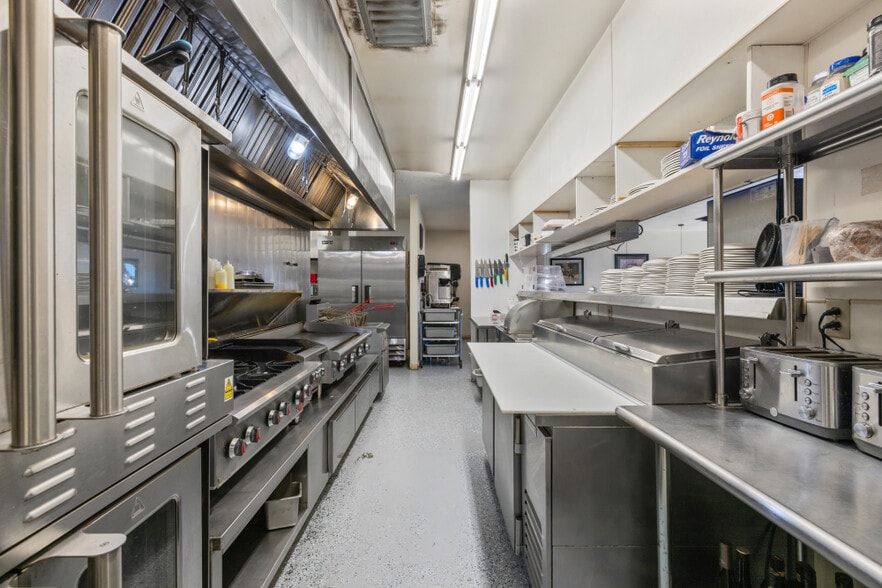 More Photos Of 2126 Broadway st, Malin Sports And Entertainment For Sale