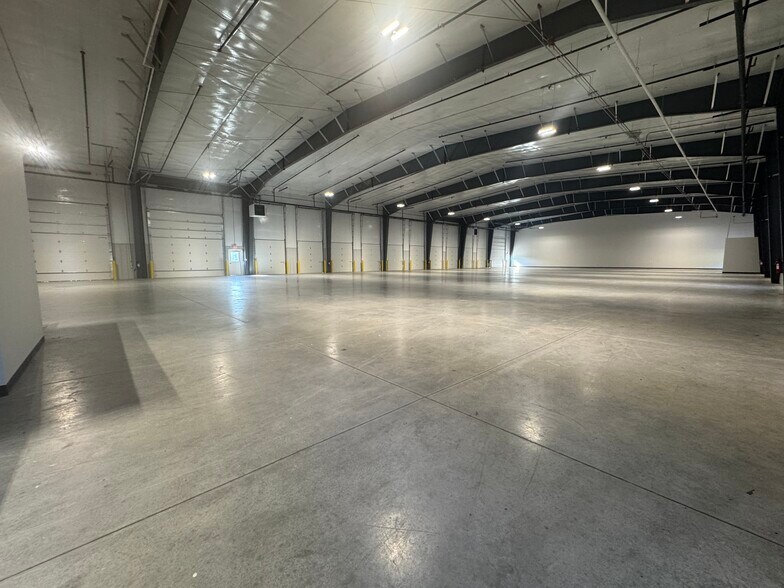 More Photos Of 967 Sweeney Dr, Hagerstown Light Manufacturing For Lease